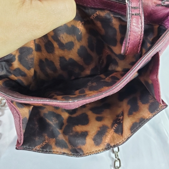 B Makowsky  Leather Crossbody Handbag - Picture 7 of 11